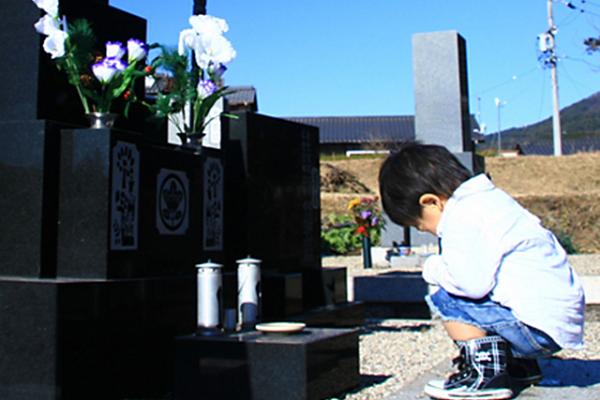 ［ Q＆A ］墓じまい<br>無縁墓になる心配から自分の代で墓じまい を考えていますが、ご先祖様のお骨の行先 に悩んでいます。