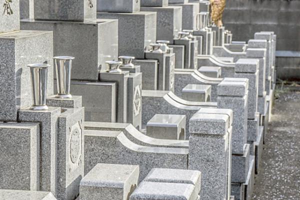 ［ コラム ］<br>無縁仏にならないうちに