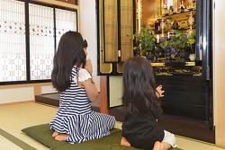 一周忌を終えたのですが、まだお墓に納める気になりません。このまま遺骨を自宅に置いていても良いのでしょうか?